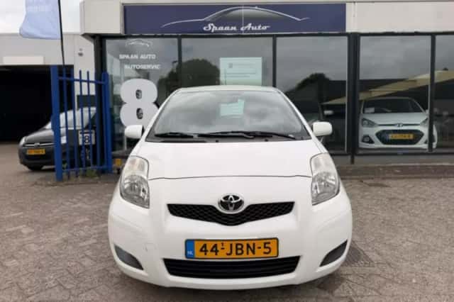 Toyota Yaris (2009) thumbnail 4