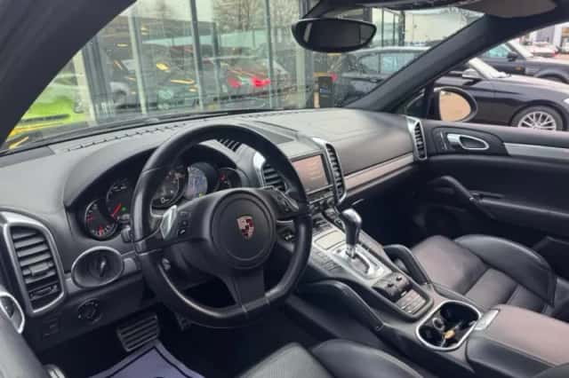 Porsche Cayenne (2010) thumbnail 2