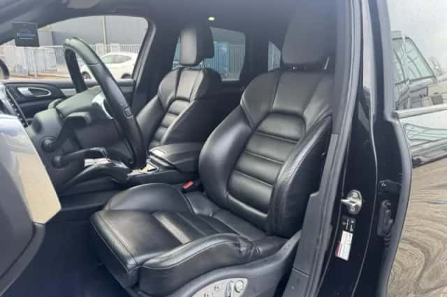 Porsche Cayenne (2010) thumbnail 5