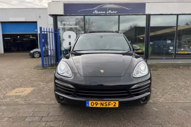 Porsche Cayenne (2010) thumbnail 6