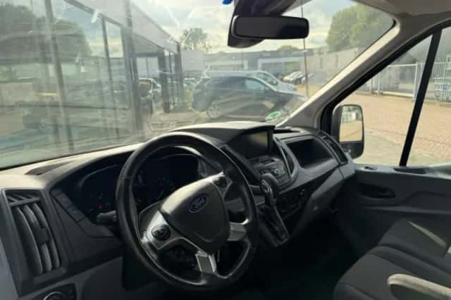 Ford Transit (2019) thumbnail 2
