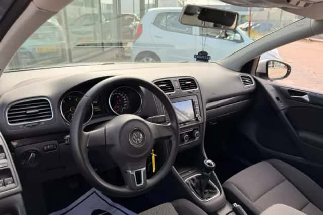 Volkswagen Golf (2011) thumbnail 2