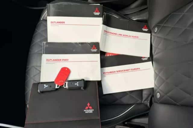 Mitsubishi Outlander (2019) thumbnail 3