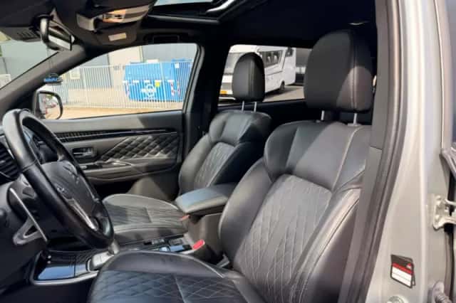 Mitsubishi Outlander (2019) thumbnail 5