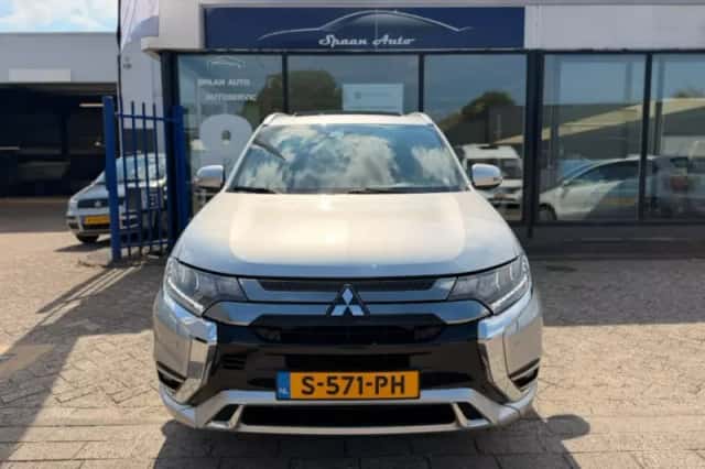 Mitsubishi Outlander (2019) thumbnail 6