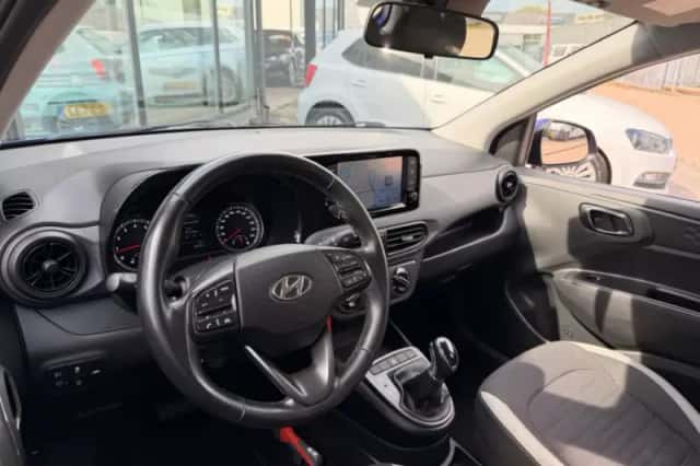 Hyundai i10 (2022) thumbnail 2