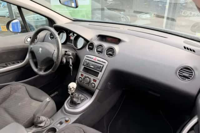 Peugeot 308 (2008) thumbnail 6
