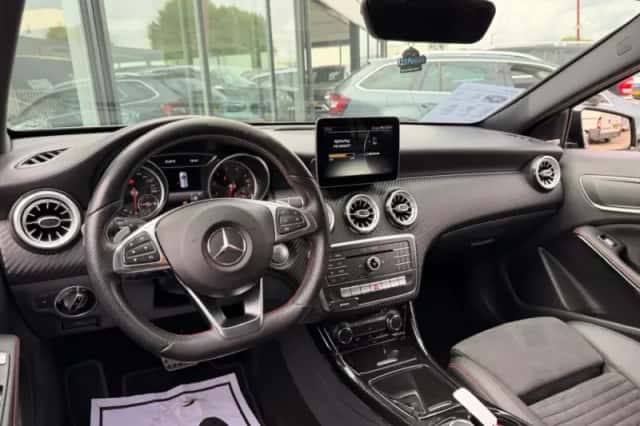 Mercedes-Benz A-Klasse (2016) thumbnail 2