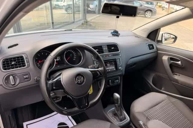 Volkswagen Polo (2017) thumbnail 2