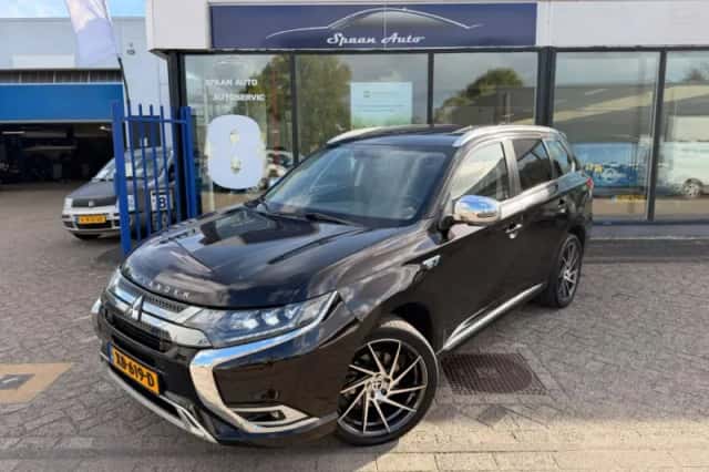 Mitsubishi Outlander (2019) thumbnail 4