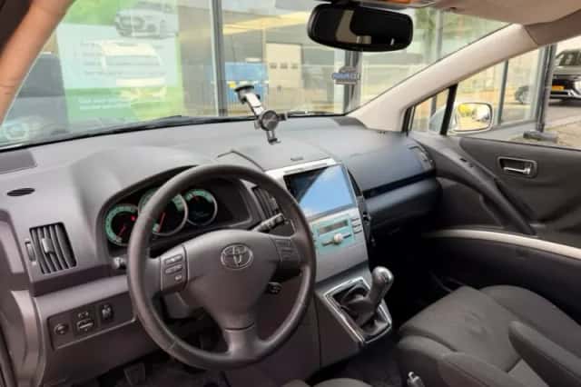 Toyota Verso (2007) thumbnail 2