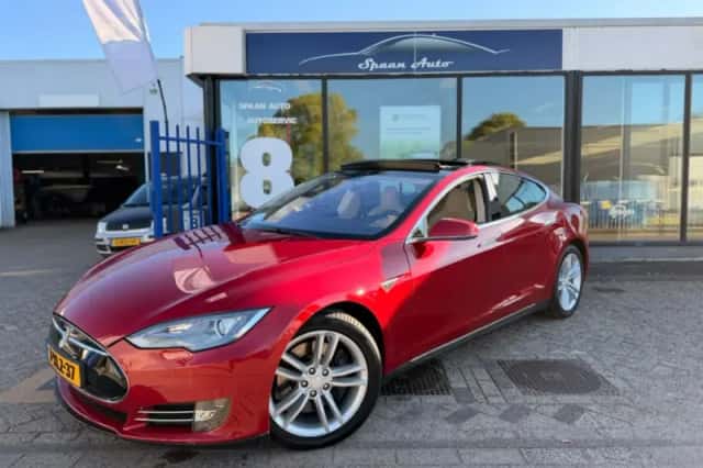 Tesla Model S (2014) thumbnail 1