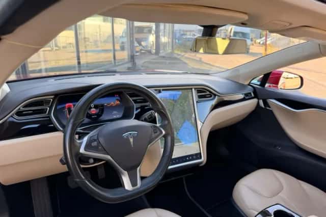 Tesla Model S (2014) thumbnail 2