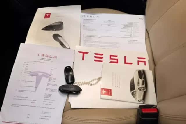 Tesla Model S (2014) thumbnail 3