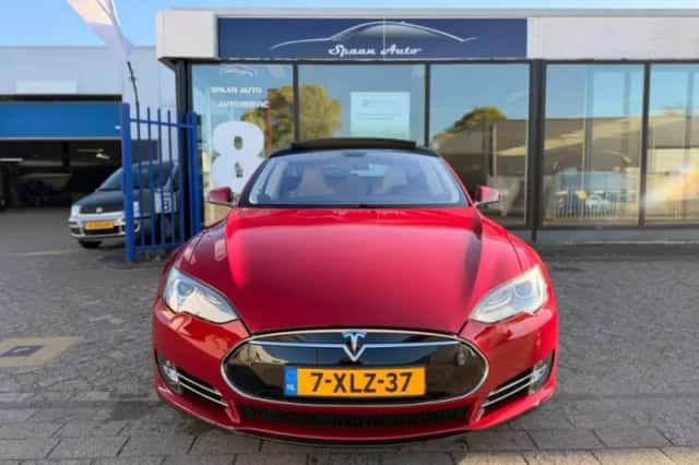 Tesla Model S (2014) thumbnail 4