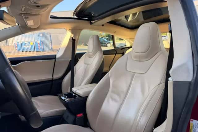 Tesla Model S (2014) thumbnail 5