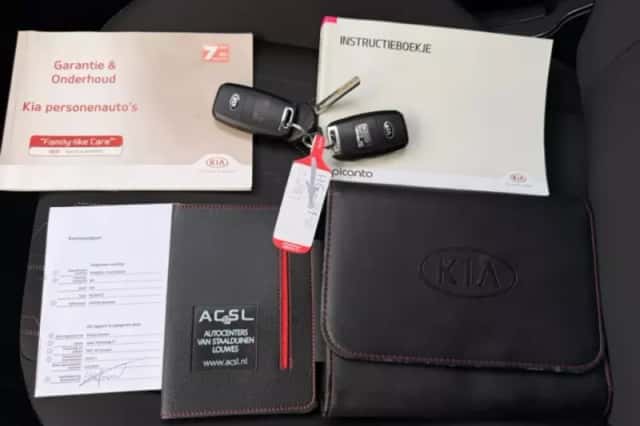 Kia Picanto (2015) thumbnail 3