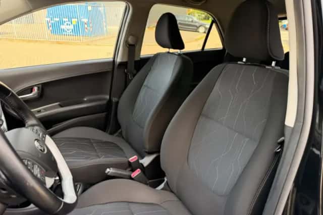 Kia Picanto (2015) thumbnail 5