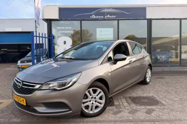 Opel Astra (2016) thumbnail 1
