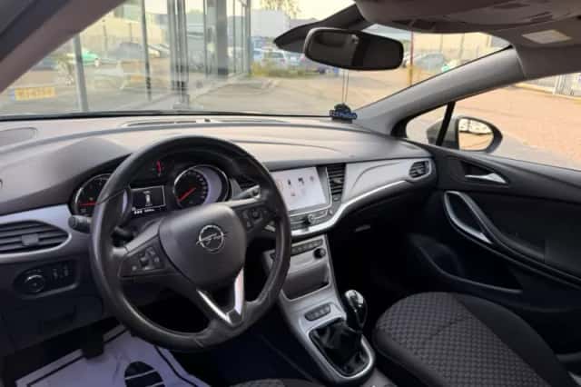 Opel Astra (2016) thumbnail 2
