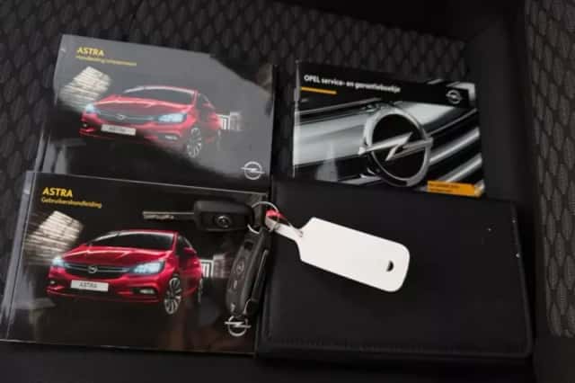 Opel Astra (2016) thumbnail 3