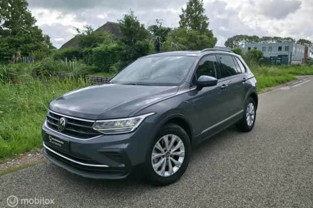 Volkswagen Tiguan (2022) thumbnail 1