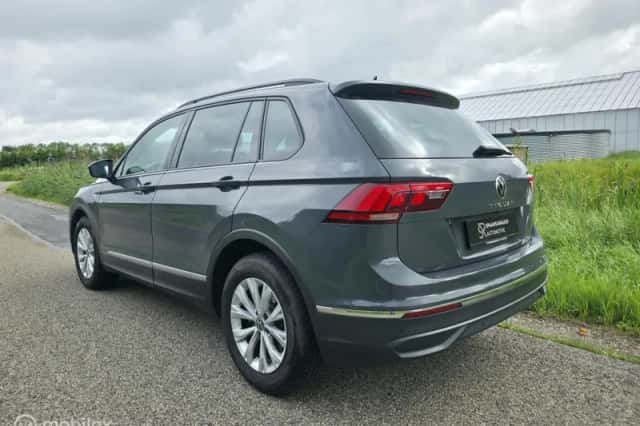 Volkswagen Tiguan (2022) thumbnail 2