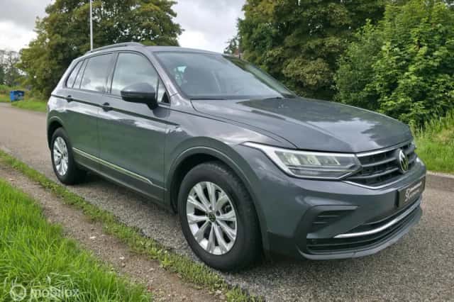 Volkswagen Tiguan (2022) thumbnail 3