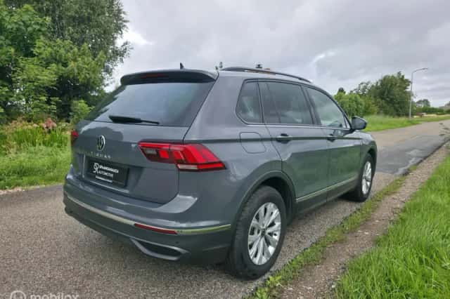 Volkswagen Tiguan (2022) thumbnail 4