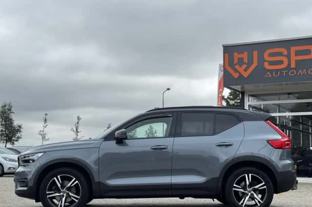 Volvo XC40 (2021) thumbnail 3