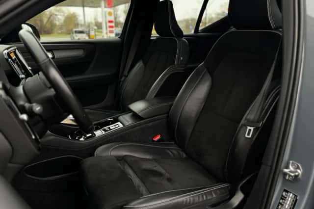 Volvo XC40 (2021) thumbnail 4