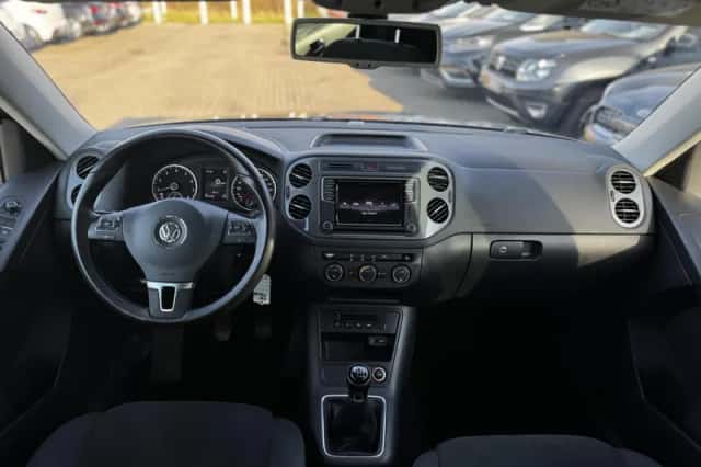 Volkswagen Tiguan (2015) thumbnail 2