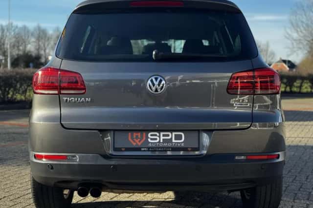 Volkswagen Tiguan (2015) thumbnail 5