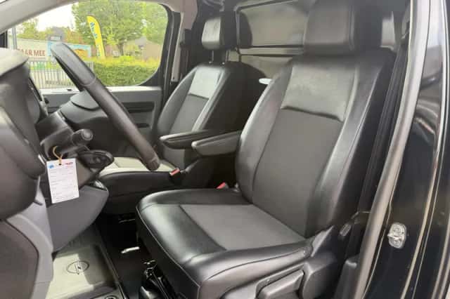 Opel Vivaro (2021) thumbnail 2