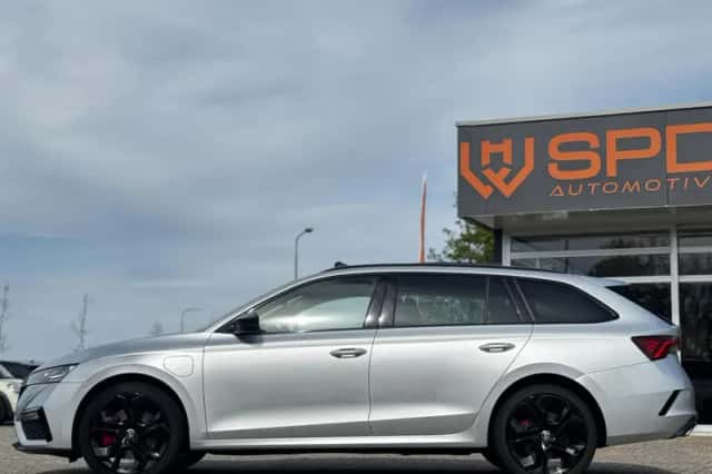 Škoda Octavia (2021) thumbnail 3