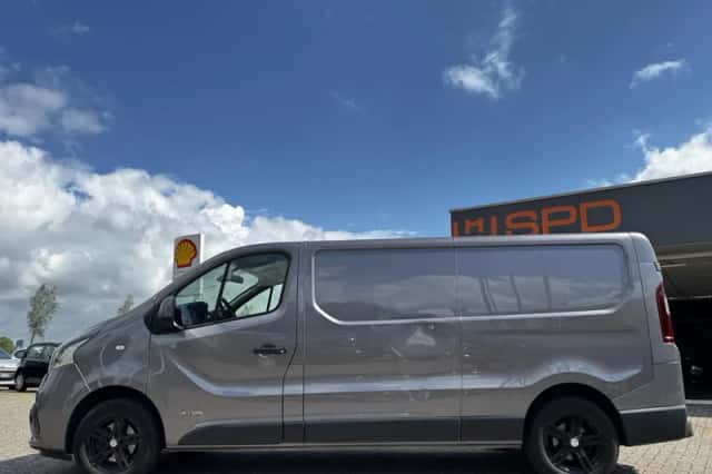 Nissan NV300 (2017) thumbnail 3