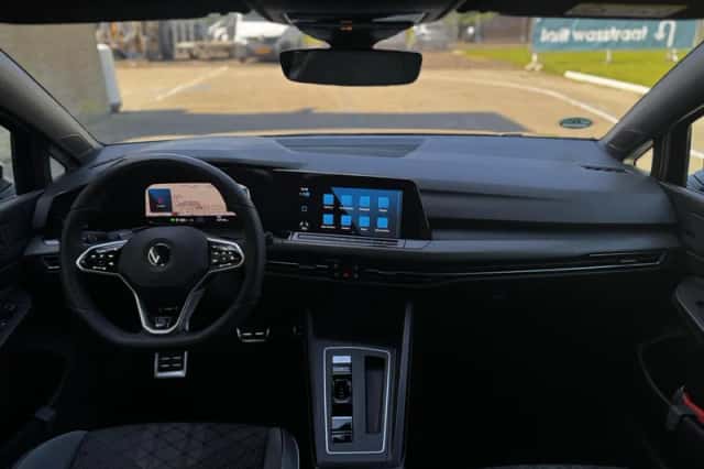 Volkswagen Golf (2021) thumbnail 2