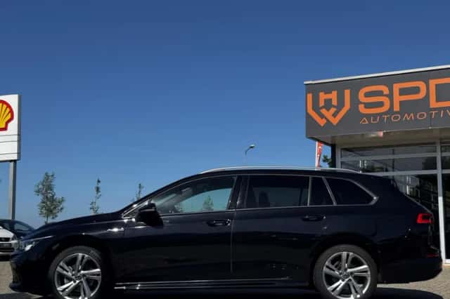 Volkswagen Golf (2021) thumbnail 3