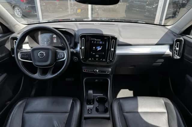 Volvo XC40 (2021) thumbnail 2