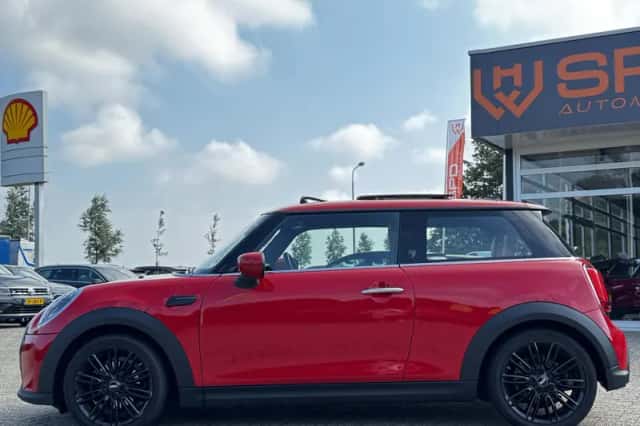 MINI One (2022) thumbnail 3
