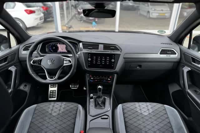 Volkswagen Tiguan (2021) thumbnail 2