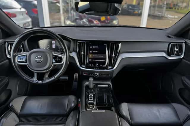 Volvo V60 (2021) thumbnail 2