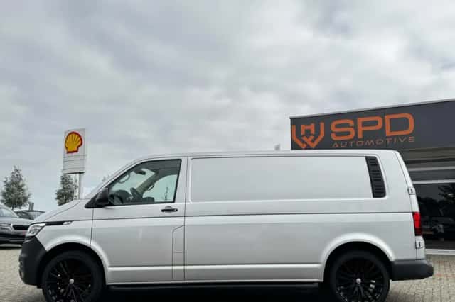 Volkswagen Transporter (2021) thumbnail 3