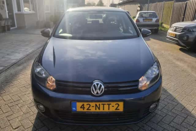 Volkswagen Golf (2010) thumbnail 2