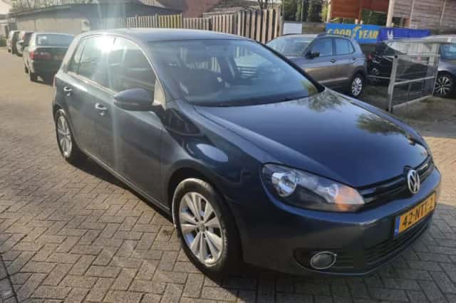 Volkswagen Golf (2010) thumbnail 3