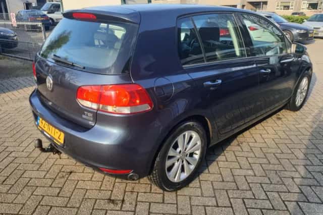 Volkswagen Golf (2010) thumbnail 4