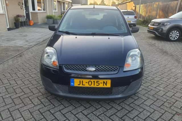 Ford Fiesta (2007) thumbnail 2