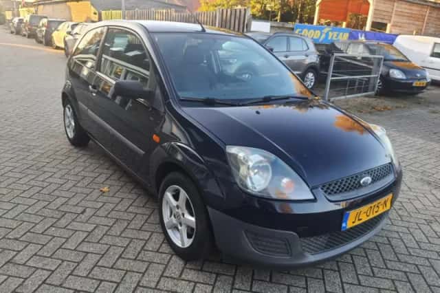 Ford Fiesta (2007) thumbnail 3