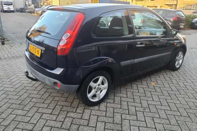Ford Fiesta (2007) thumbnail 4