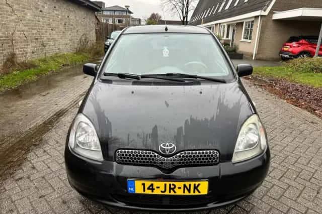 Toyota Yaris (2002) thumbnail 2